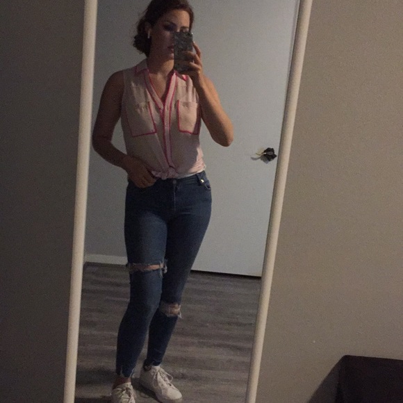 Express pink button down top NWT never worn - Picture 2 of 5